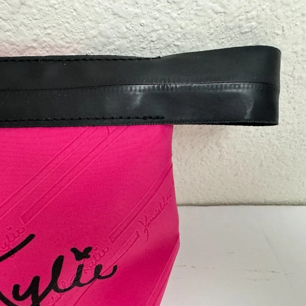 NWOT Kendall & Kylie Pink Cosmetic bag Beauty bag  Makeup Stylish Waterproof